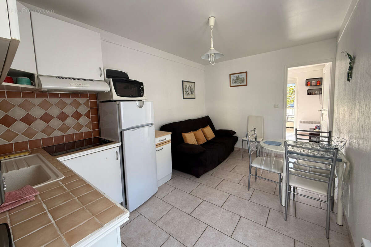 Appartement T2 dernier étage   Centre-ville de Sanary-sur-Mer - photo 6