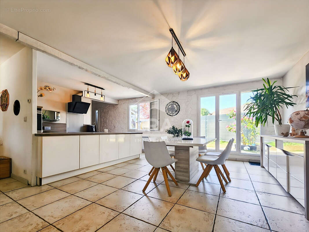 Maison Savigny Le Temple 5 pièce(s) 102.5 m2 - photo 3