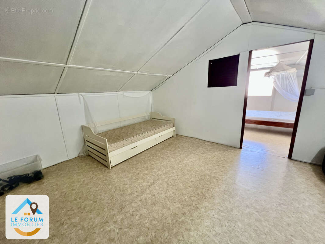 Saint joseph 97480 - villa avec piscine - beaux volumes - rendement locatif - proche de toutes commodités - photo 9