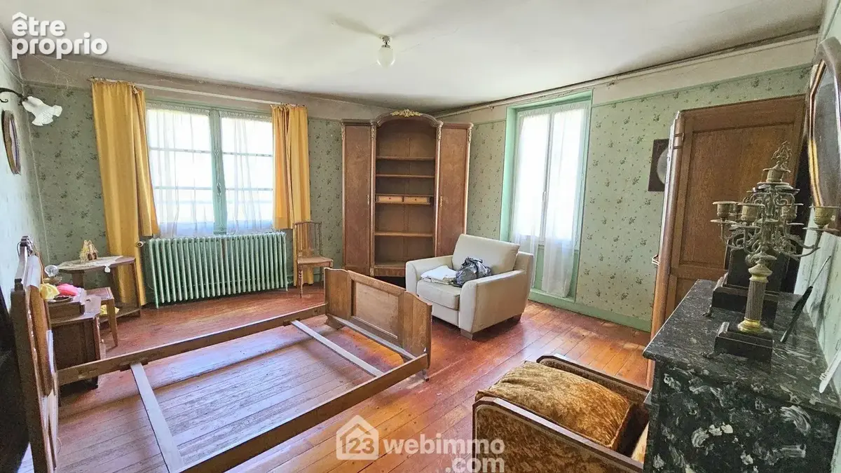 Une seconde chambre de 22 m² toute parquetée et lumineuse.