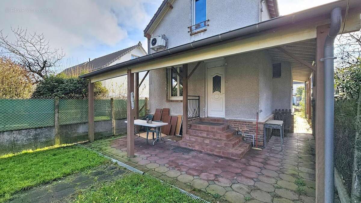 Photo 2 - Maison à LA VILLE-DU-BOIS