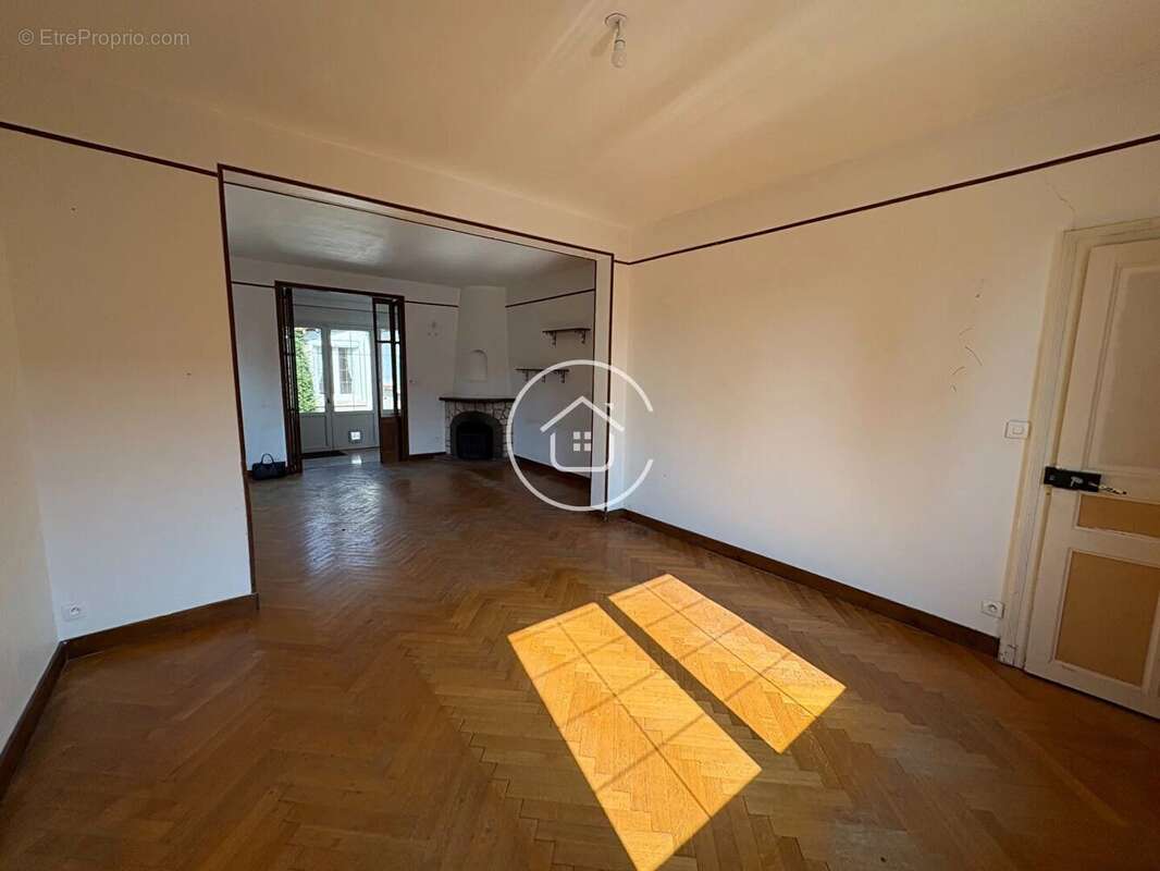 Maison à LA CHAUSSEE-SAINT-VICTOR