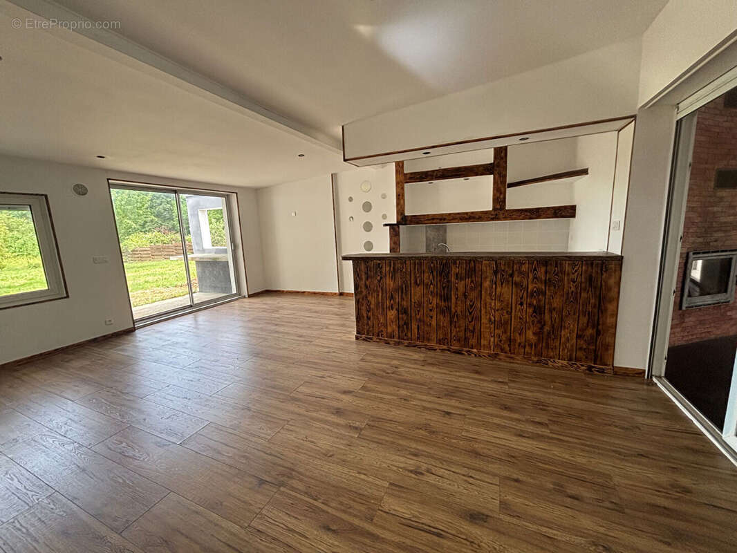 Maison à YGOS-SAINT-SATURNIN