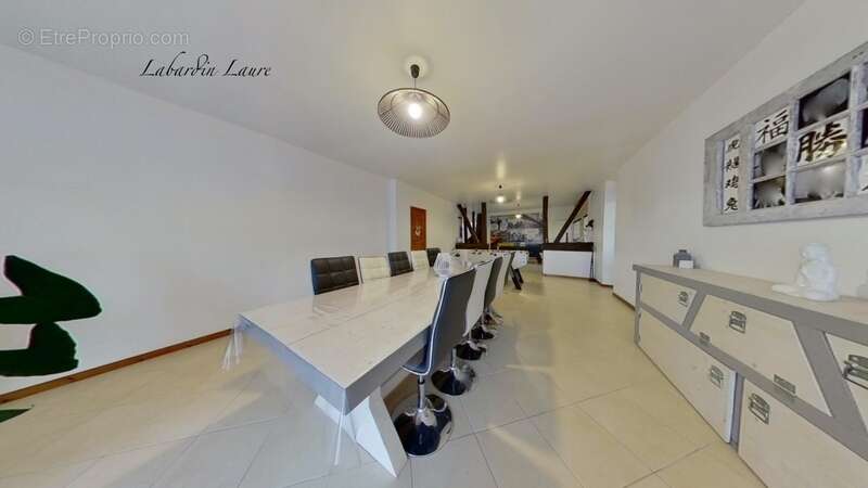 Maison avec surface habitable de 300m2 - pierre et poutre apparentes - 5 chambres - dépendances à CAUMONT-SUR-GARONNE (47) - photo 4