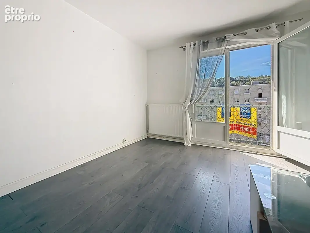 BOURGOIN-JALLIEU . Appartement T3 rénové avec balcon et cave. Proche gare, centre-ville et A43 - photo 2