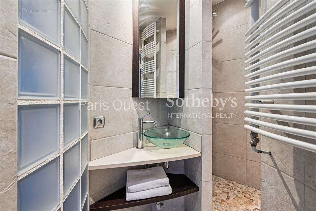 Appartement à NEUILLY-SUR-SEINE