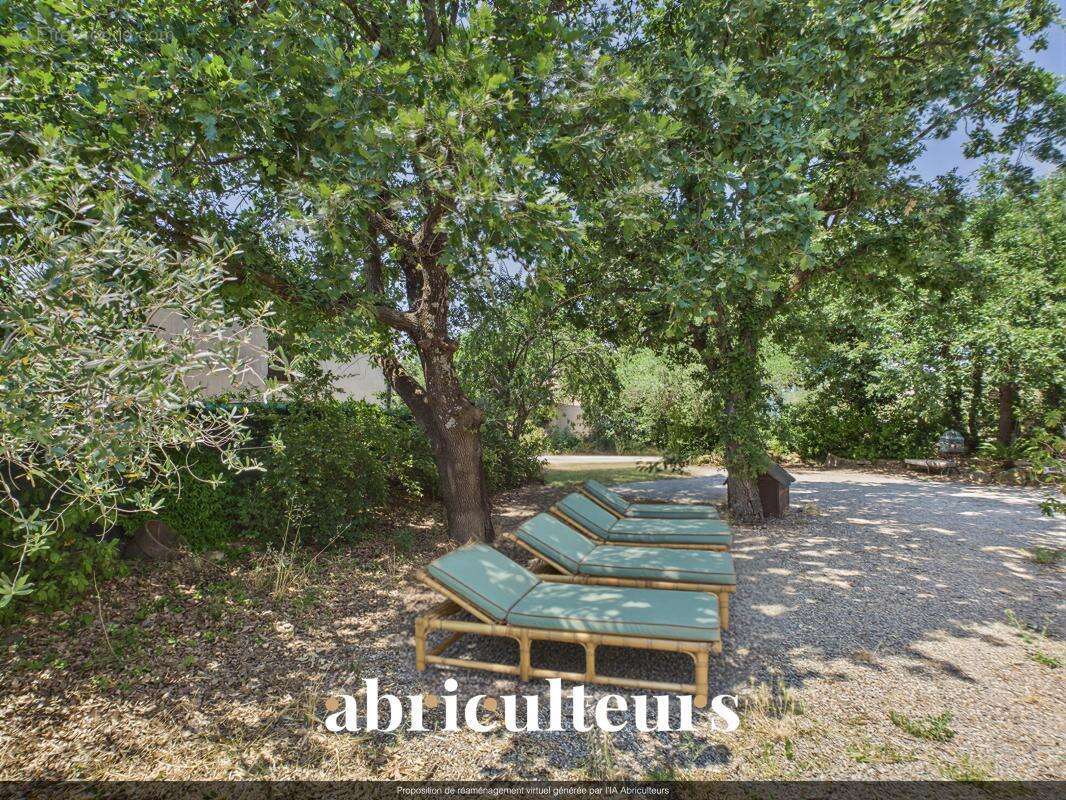 Spacieuse villa avec piscine et terrain d’environ 1 500 m² , dépendance et vue dégagée en vente à Callian (83440) - photo 15