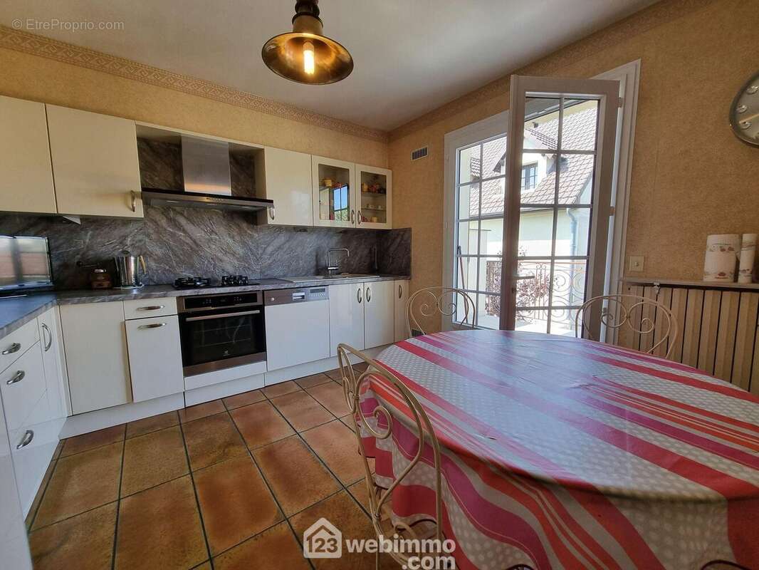 Aménagée et équipée et qui le restera pour la vente - Maison à ORLY