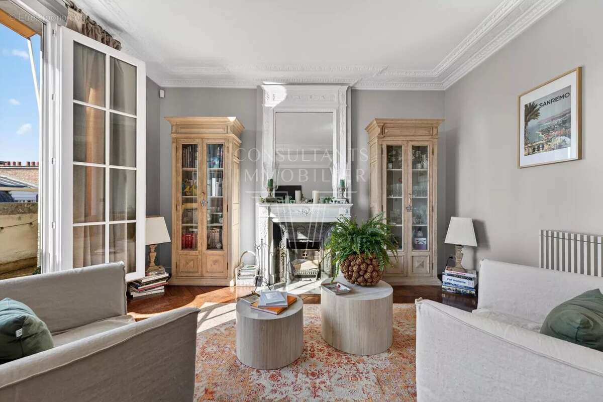 Appartement à PARIS-16E