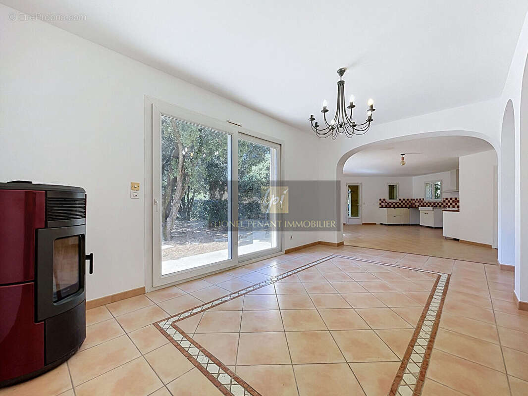 Mazan villa t7 160m² environ avec piscine garage terrasses sur un terrain de 3650m² - photo 6