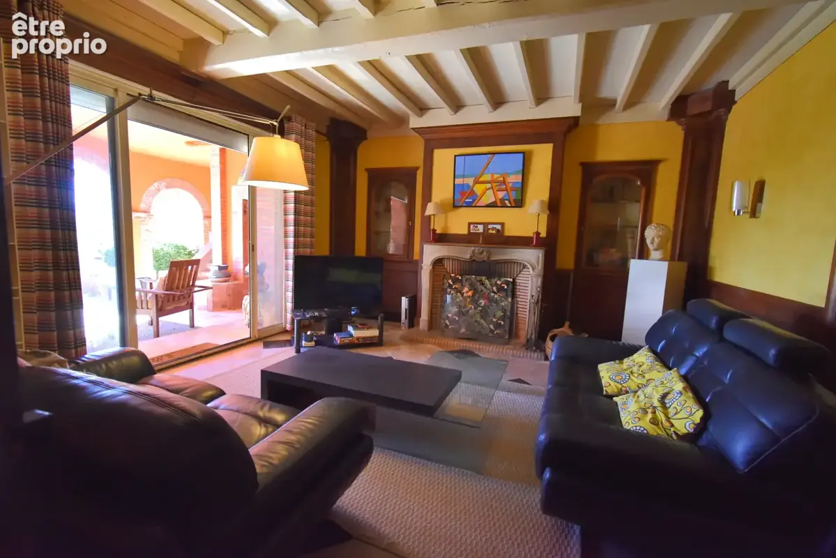 Maison de maître atypique avec maison secondaire, piscine et jardin. - photo 17