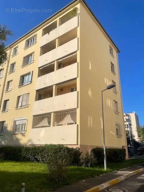 Appartement à SALON-DE-PROVENCE