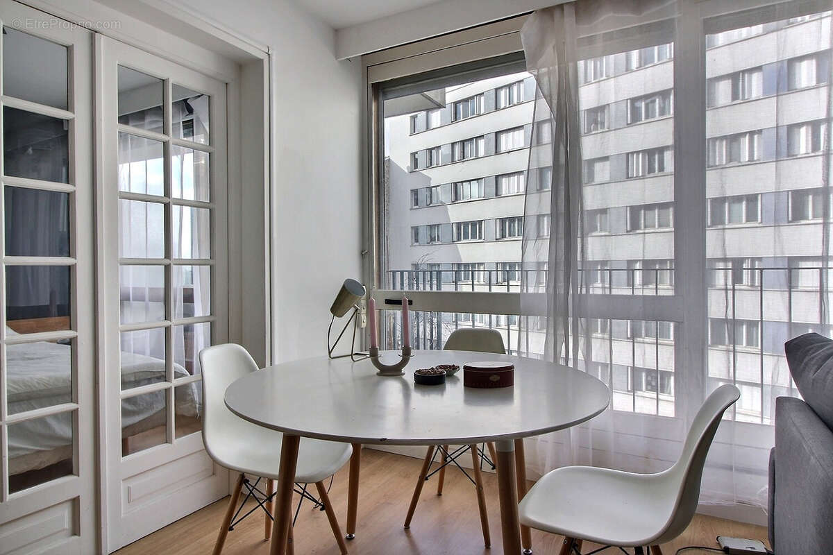 Appartement à PARIS-14E