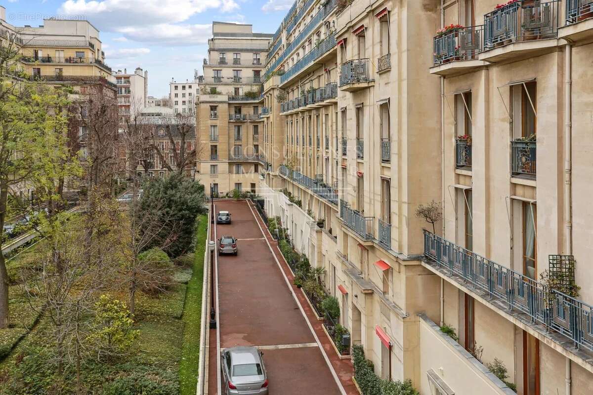Appartement à PARIS-16E