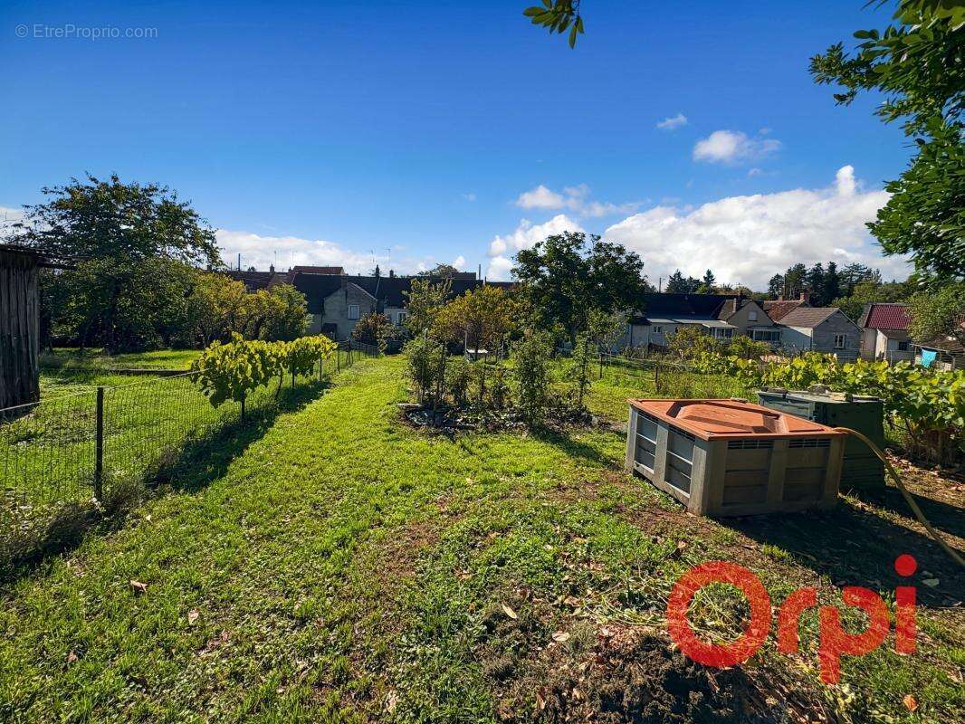 Maison à DUN-SUR-AURON