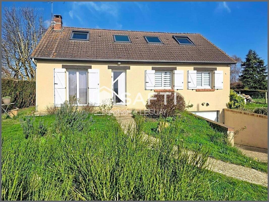 Photo 1 - Maison à LE VAUDREUIL