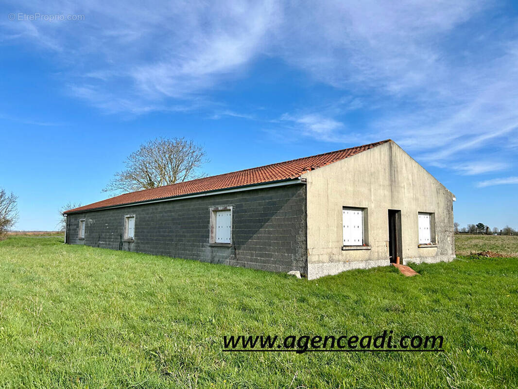 Commerce à SOUVIGNE