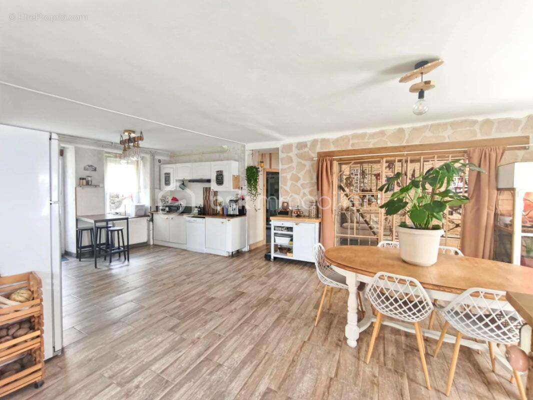 Maison à NOIRETABLE