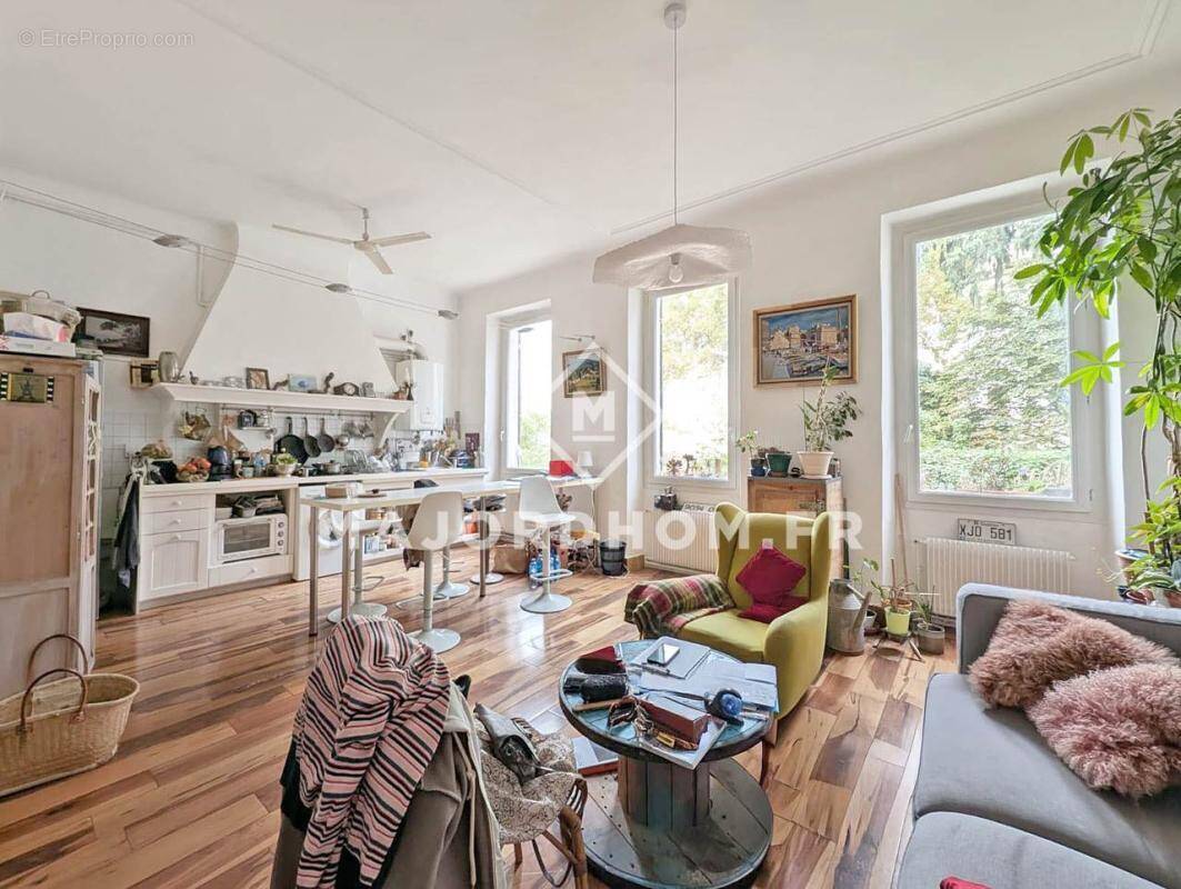 Appartement à MARSEILLE-1E