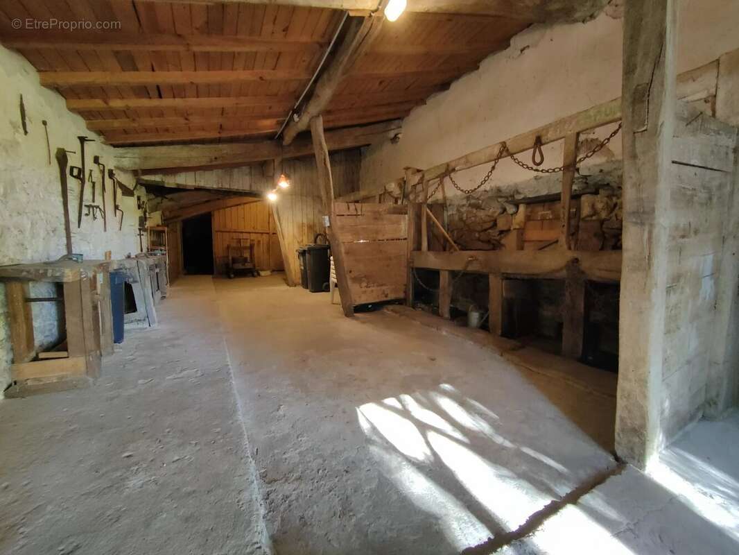 Maison à SAINT-MORILLON