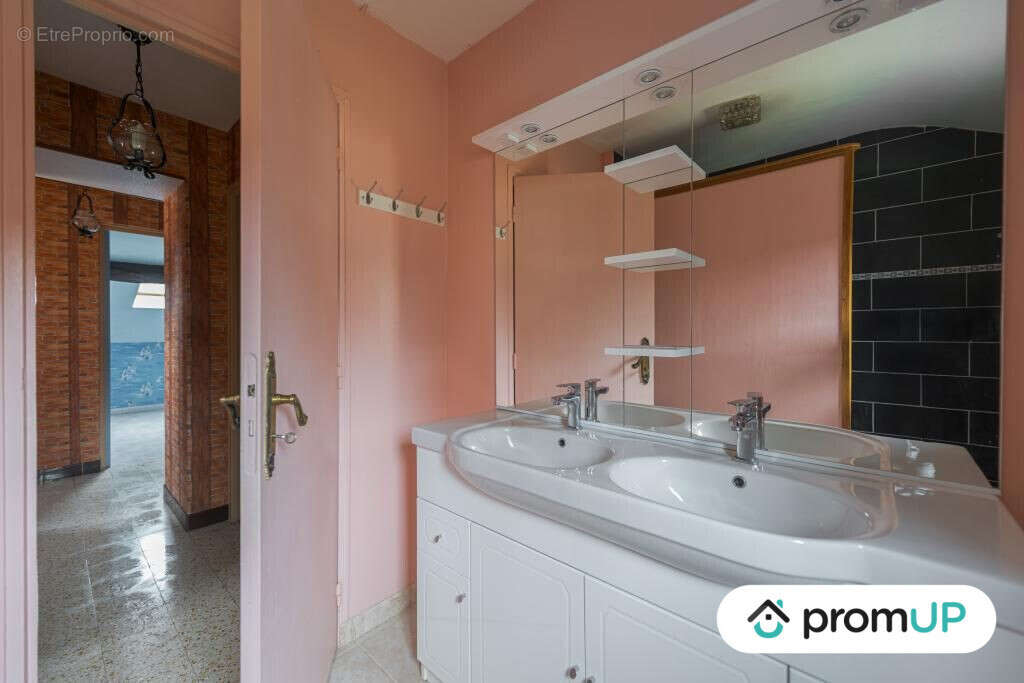 Maison à LES RICEYS