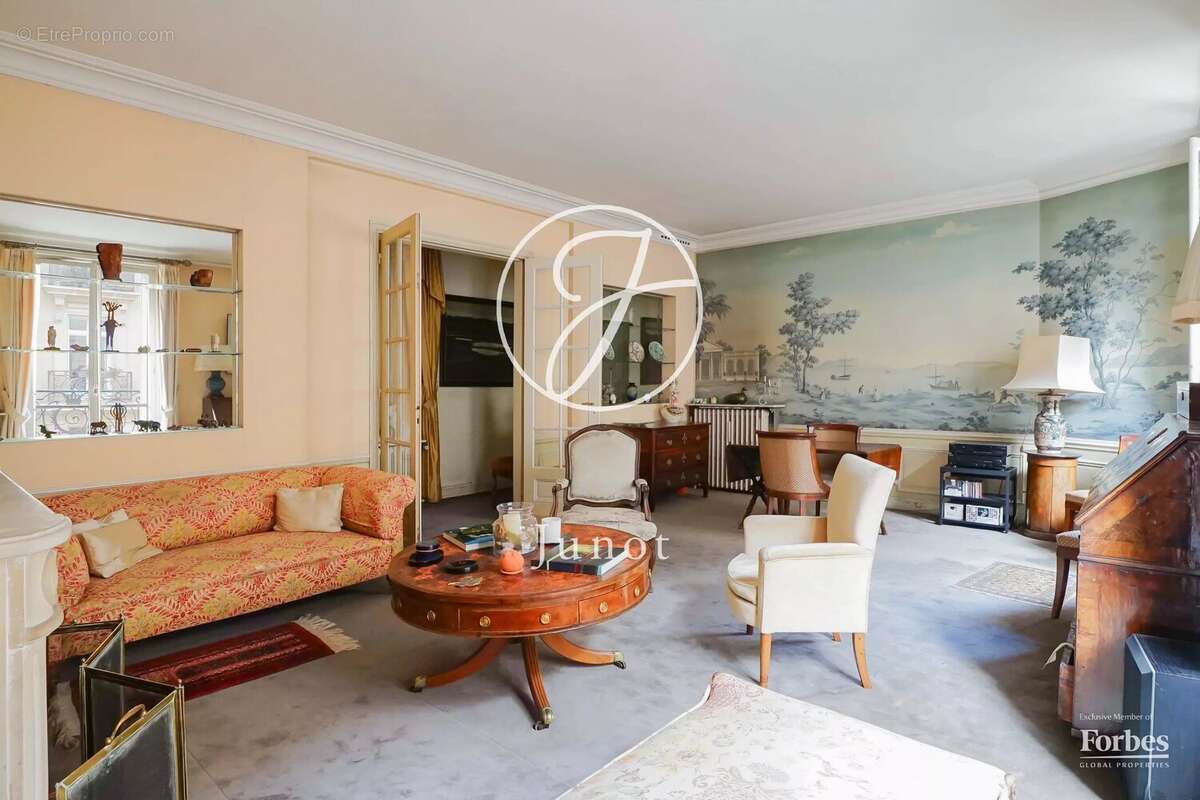 Appartement à PARIS-7E