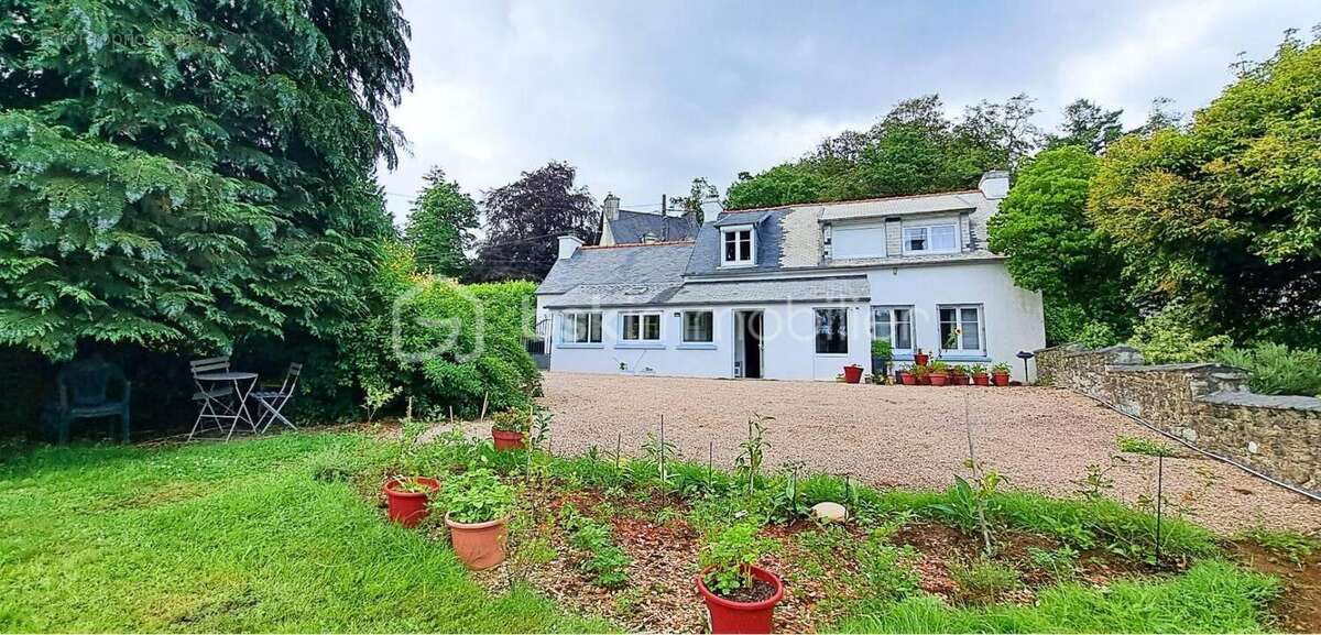 Maison à HUELGOAT