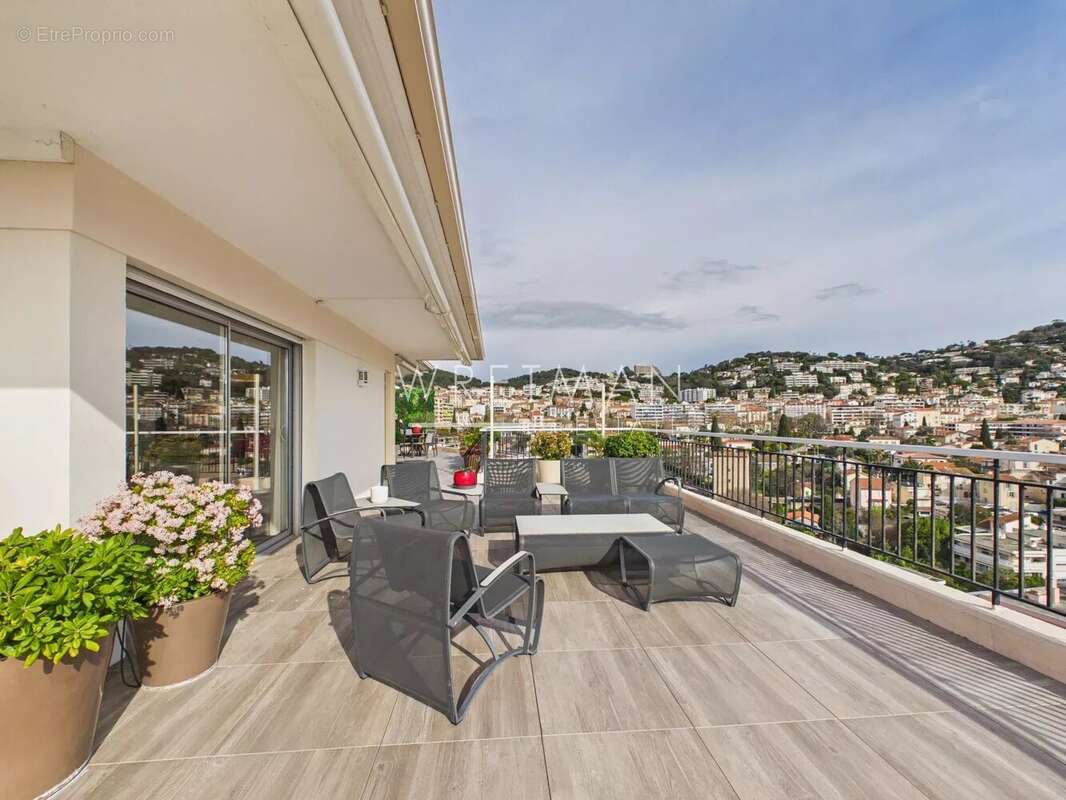 Appartement à LE CANNET