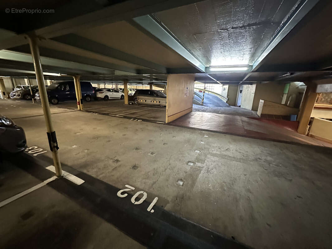 Parking à SAINT-ETIENNE