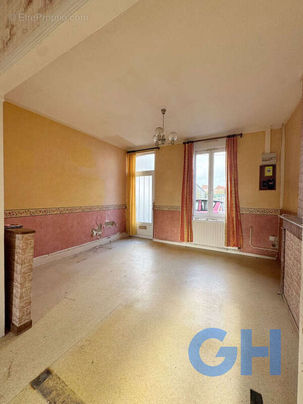 Maison à AULNOYE-AYMERIES