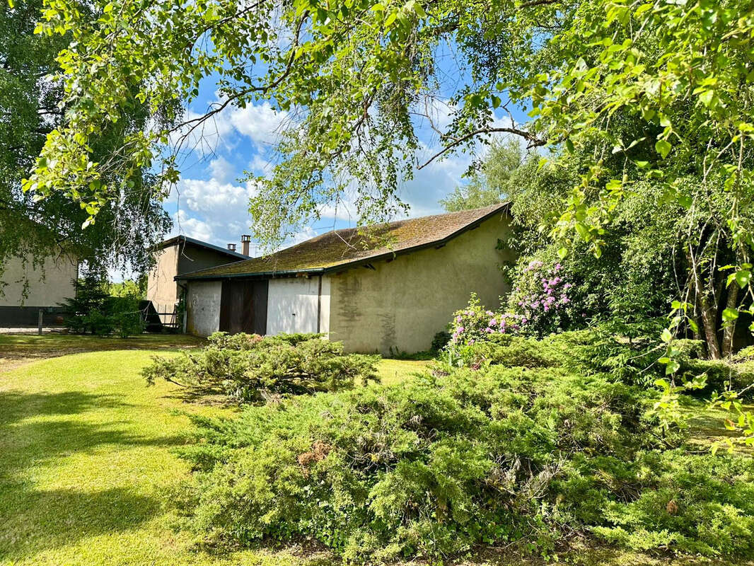 Parking à LUXEUIL-LES-BAINS