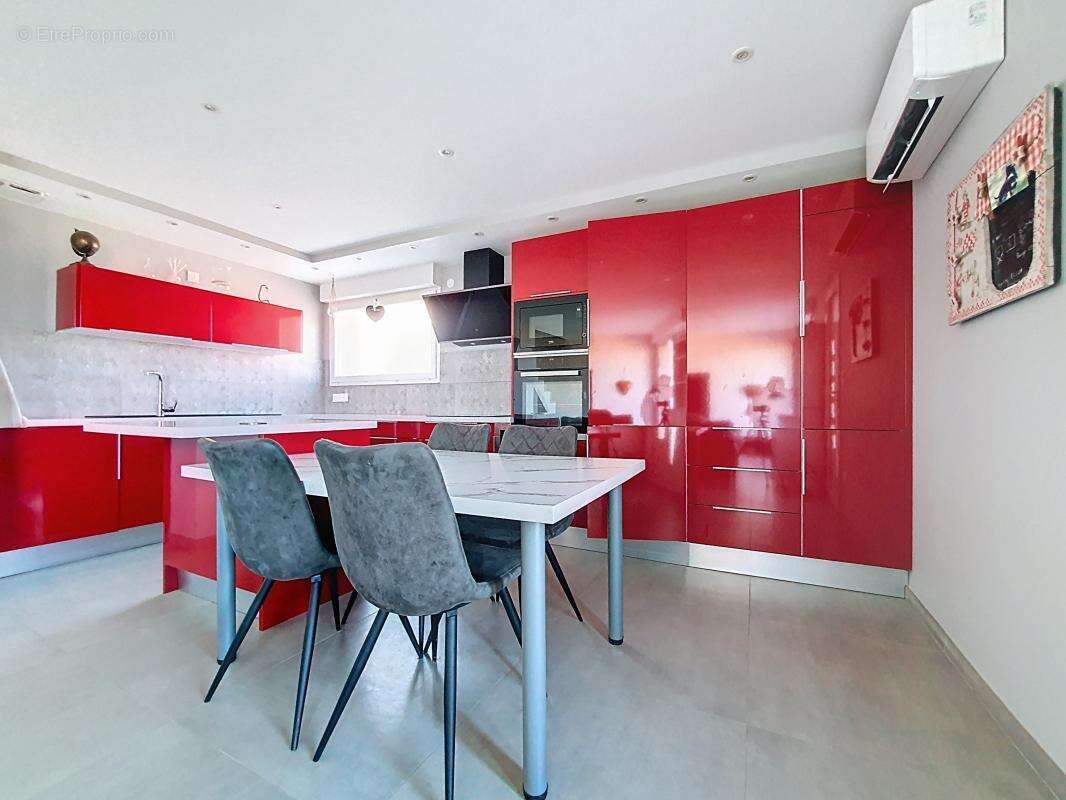 Maison - 3 Chambres - Jardin - Terrasse - 2 Places de parking - au coeur du village - photo 12