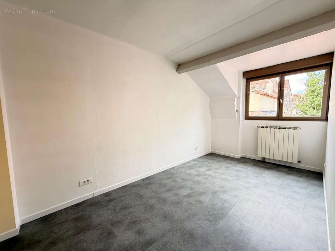 ALES CENTRE VILLE Maison de ville 5 pièces de 88 m2 avec cour de 70 m2 - photo 6