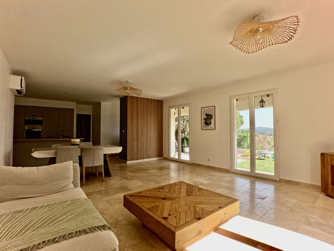 Maison à SOLLIES-VILLE