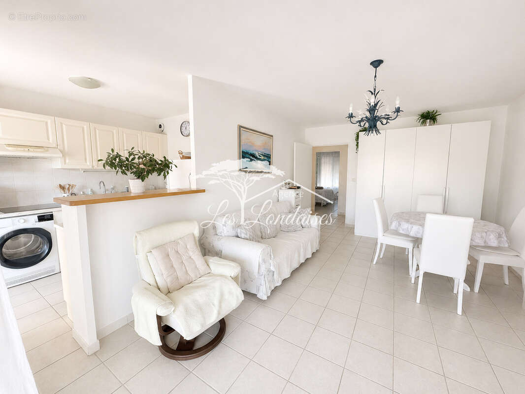 À vendre   Bel appartement T3 de 65,85 m2   Résidence Corail   Bormes-les-Mimosas - photo 2