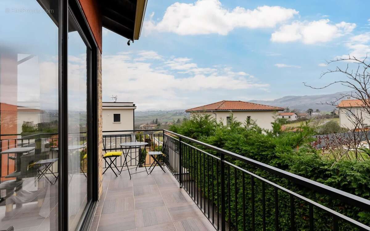 Maison à SAINTE-CONSORCE