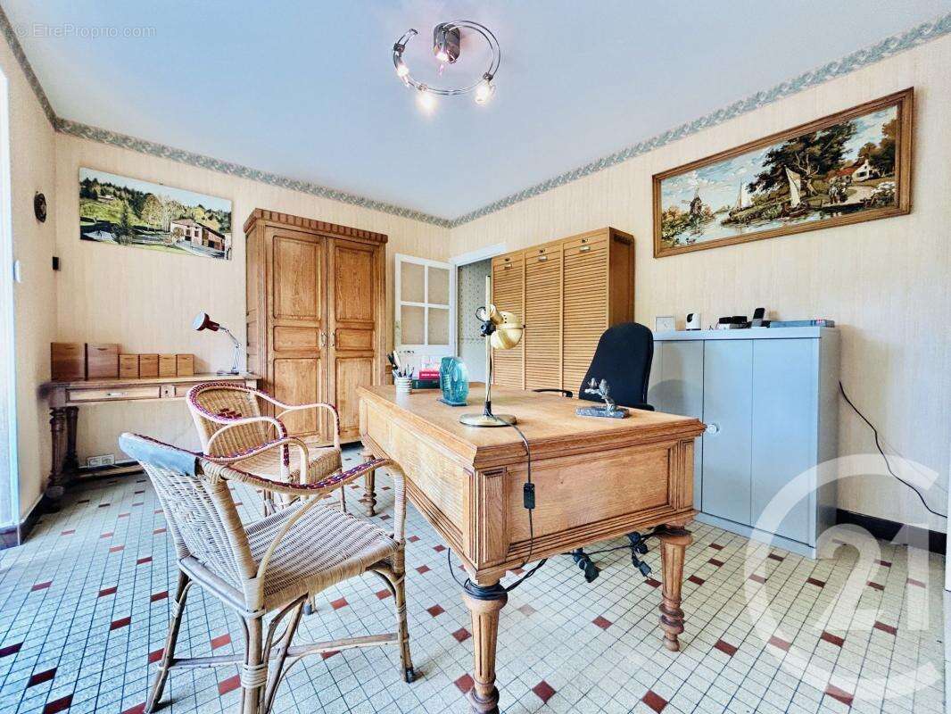 Maison à SAINT-LAURENT-SUR-GORRE