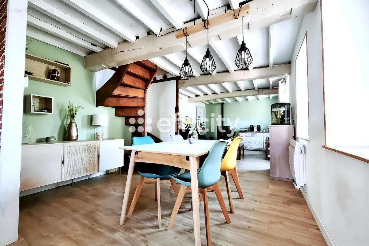 Maison à PERONNE-EN-MELANTOIS