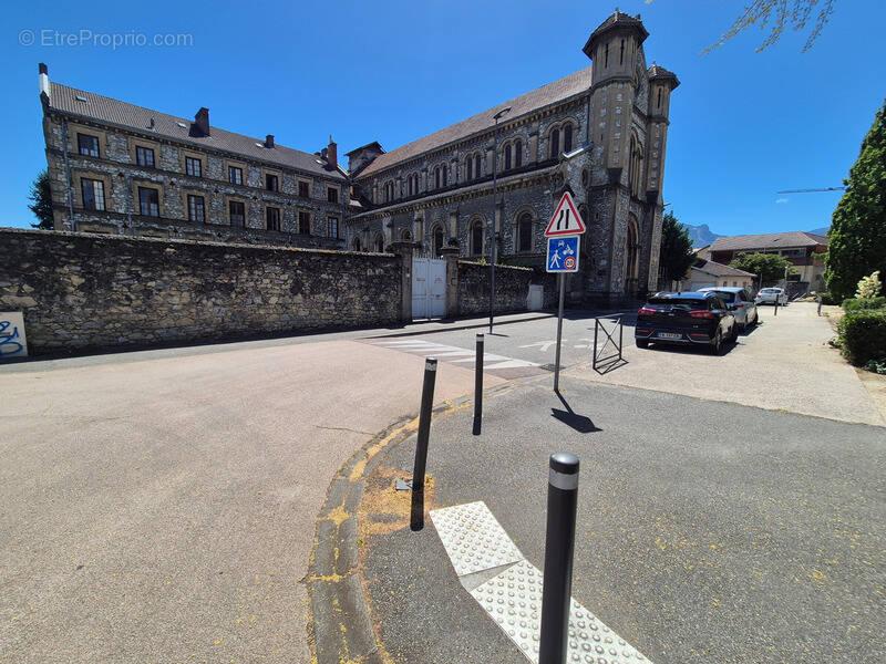 Appartement à SAINT-MARTIN-D'HERES
