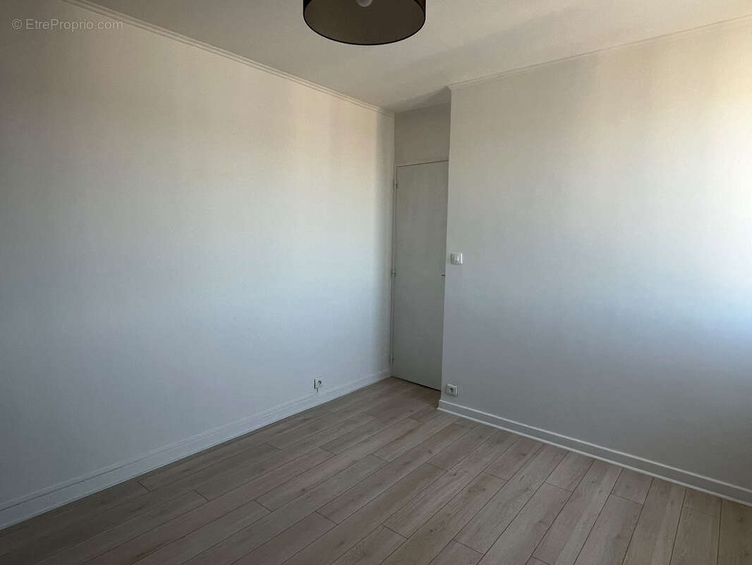 T4 lumineux avec balcon, cave et parking privé   10ème étage - photo 8