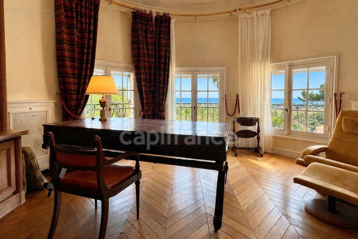Propriété de caractère de 615 m2 sur 25 000 m2 de terrain - photo 16