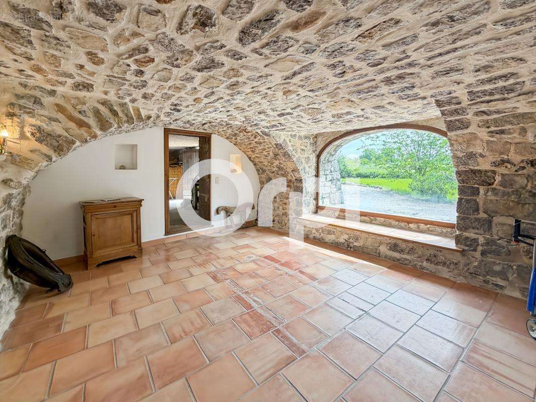 Maison à RUOMS