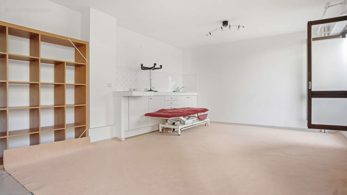 Commerce à FONTAINEBLEAU