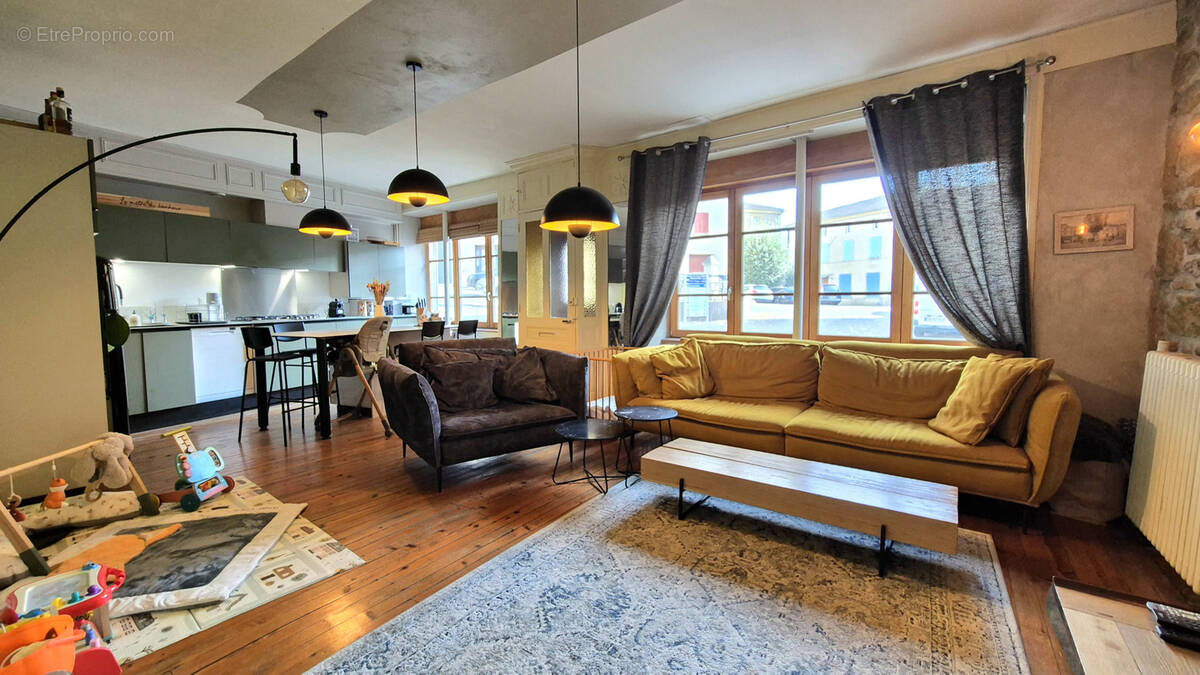 Maison à CHATEAUNEUF-DE-GALAURE