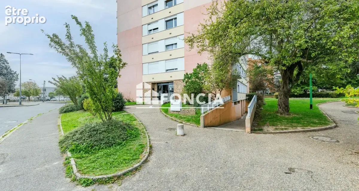 Appartement à SAINT-ETIENNE-DU-ROUVRAY