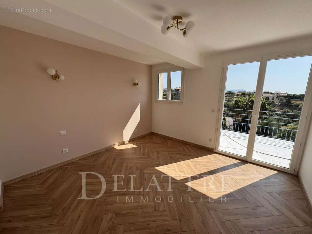 Appartement à SAINT-LAURENT-DU-VAR