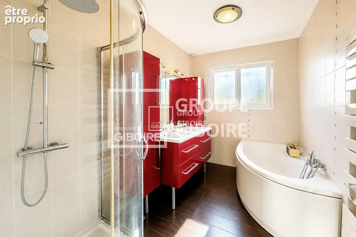 A vendre - agence giboire *exclusivite* maison de plus de 220 m² en plein centre de thorigne fouillard - photo 9