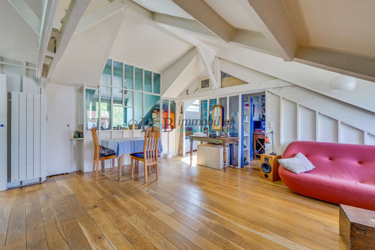 Appartement à LES LILAS
