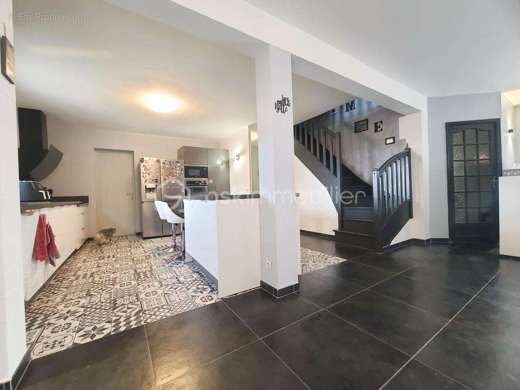 Maison à EVRY-GREGY-SUR-YERRE