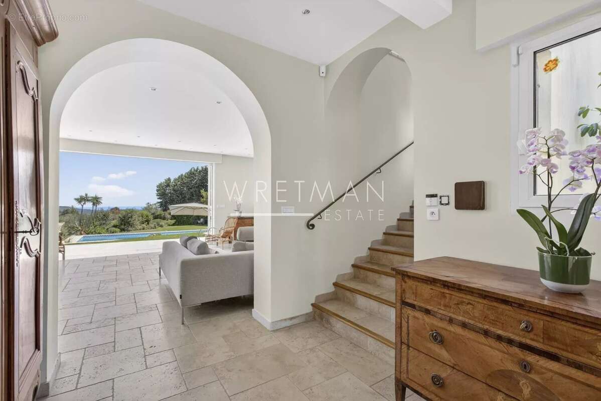 Maison à CHATEAUNEUF-GRASSE
